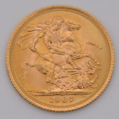 Lot 317 - Elizabeth II gold Sovereign coin, 1967, 8g.