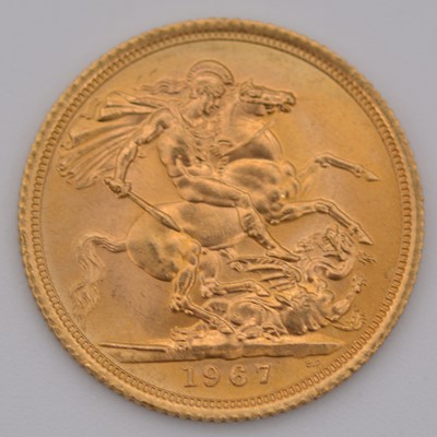 Lot 315 - Elizabeth II gold Sovereign coin, 1967, 8g.