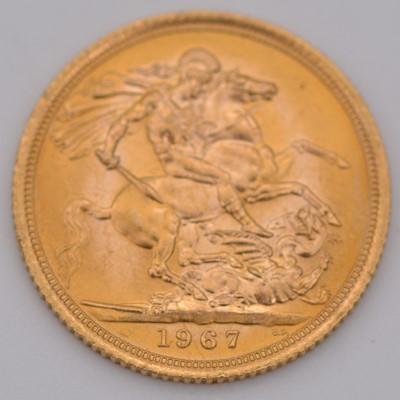 Lot 160 - Elizabeth II gold Sovereign coin, 1967, 8g.