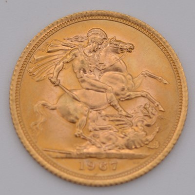 Lot 162 - Elizabeth II gold Sovereign coin, 1967, 8g.