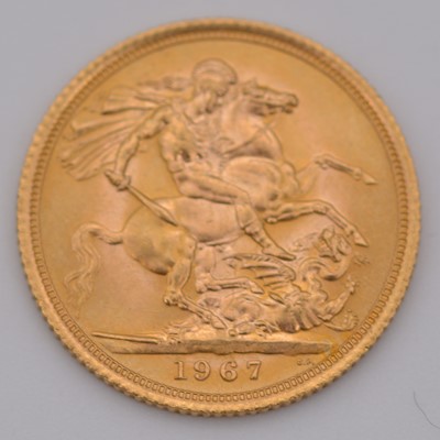 Lot 170 - Elizabeth II gold Sovereign coin, 1967, 8g.