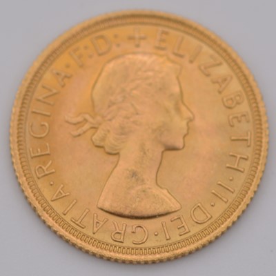 Lot 165 - Elizabeth II gold Sovereign coin, 1967, 8g.