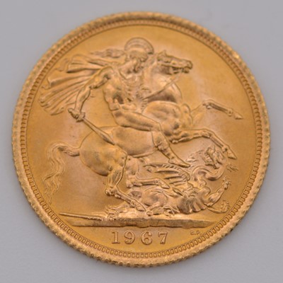 Lot 176 - Elizabeth II gold Sovereign coin, 1967, 8g.