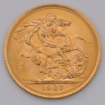 Lot 182 - Elizabeth II gold Sovereign coin, 1967, 8g.