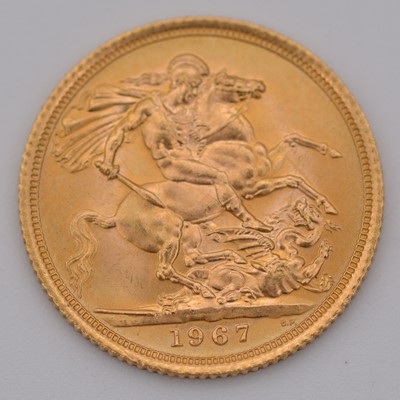 Lot 345 - Elizabeth II gold Sovereign coin, 1967, 8g.