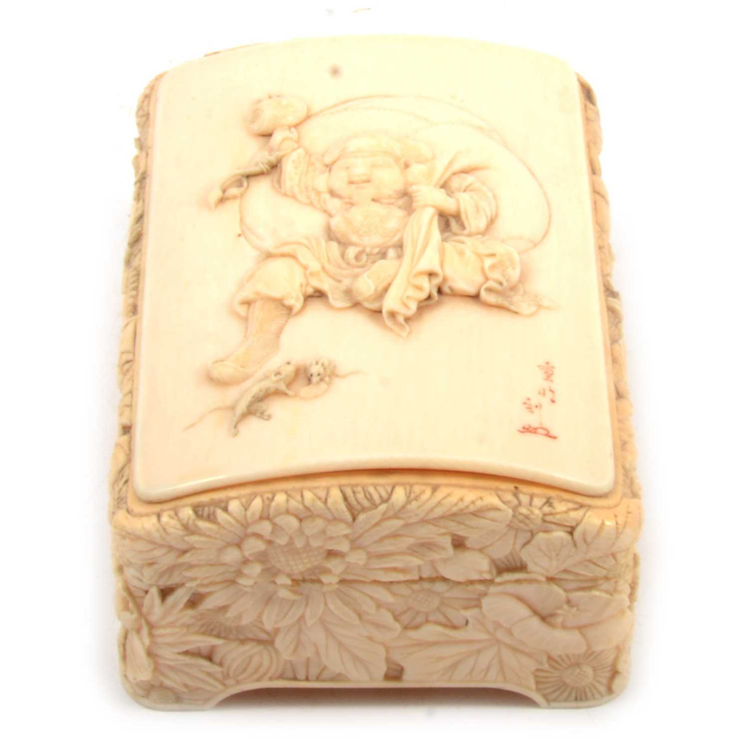 Lot 70 - Japanese carved ivory box, Meiji