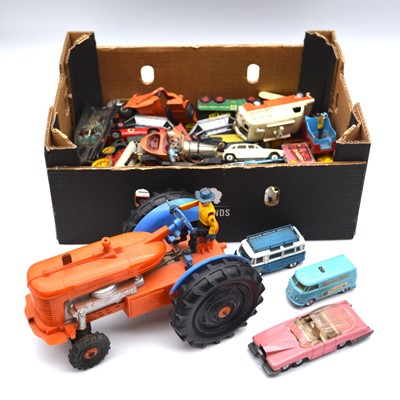 Lot 278 - Die-cast models and vehicles, two trays including Corgi Toys 262 Lincoln Continental