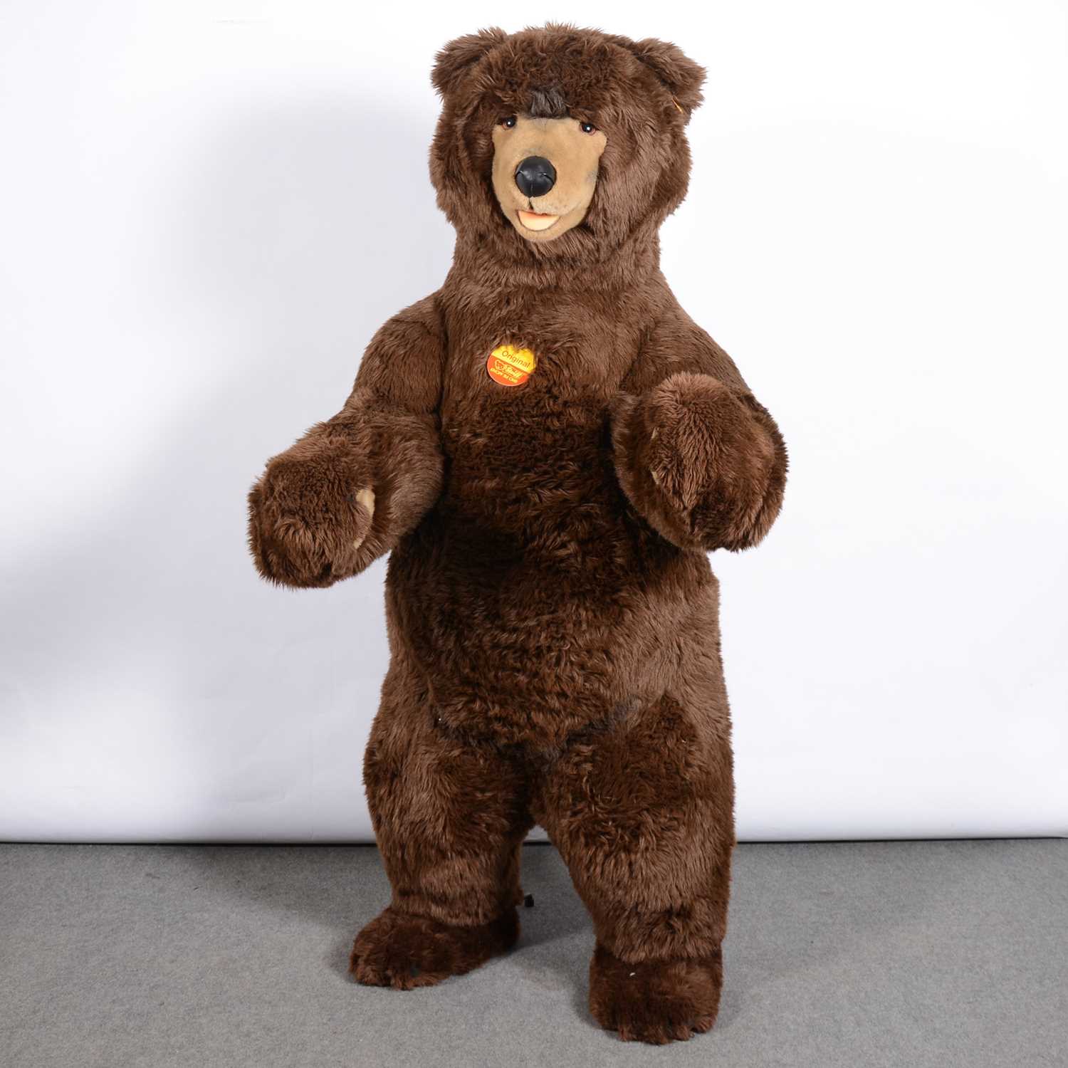 Giant 2025 steiff bear