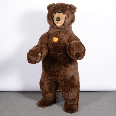 Lot 259 - Large Steiff Studio Bar, brown bear, height 166cm.