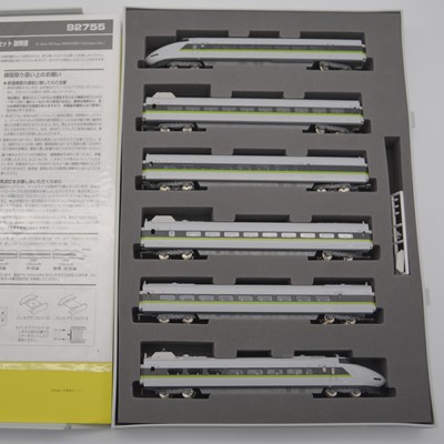 Lot 667 - Tomix Japan N gauge model railways, 92755 J.R. Series 100 Sanyo Shinkansen (Fresh Green Color)