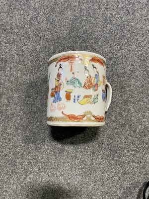 Lot 2 - Chinese export porcelain mug, etc.