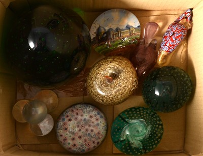 Lot 13 - Small selection of Victorian and later paperweights