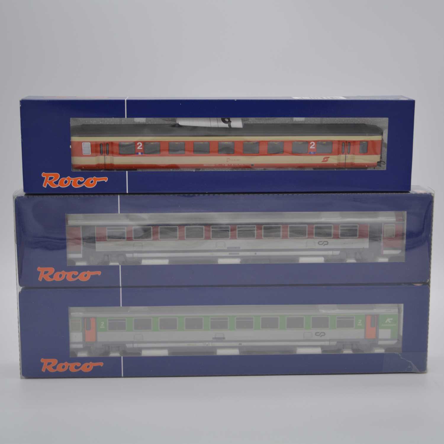 Lot 32 - Two Roco HO gauge model railway passenger