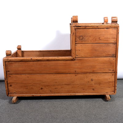 Lot 400 - Stripped pine cradle.