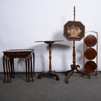 Lot 580 - Collection of small furniture