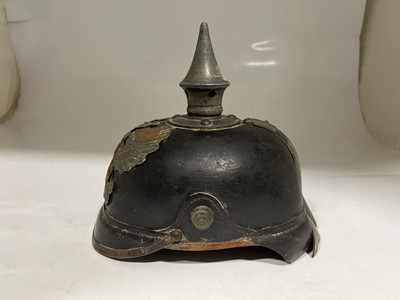 Lot 87 - WW1 German leather Pickelhaube helmet.