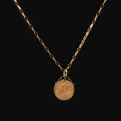 Lot 68 - A gold Half Sovereign pendant and chain.
