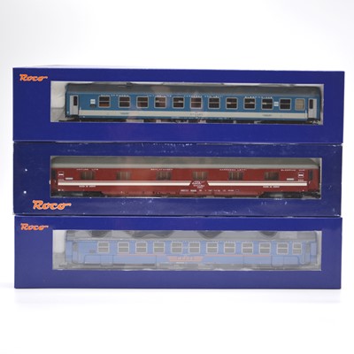Lot 85 - Three Roco HO model railway passenger coaches