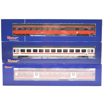 Lot 89 - Three Roco HO model railway passenger coaches
