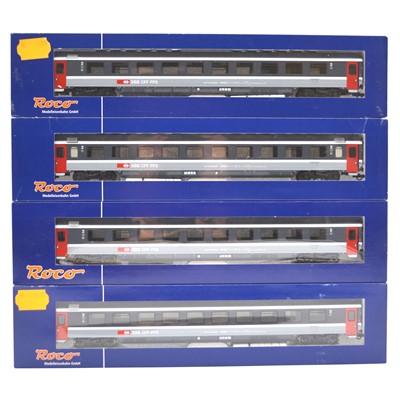 Lot 92 - Four Roco HO model railway passenger coaches