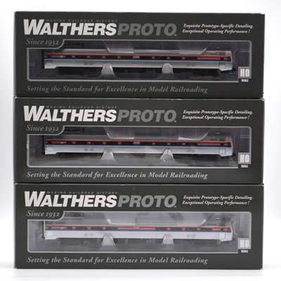 Lot 107 - Walthers Proto HO gauge model railway coaches, three including ref 920-14822 85'