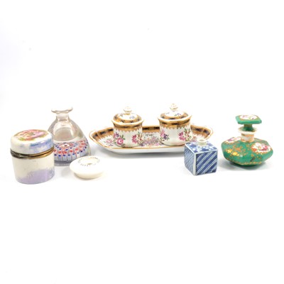 Lot 17 - A small collection of inkwells