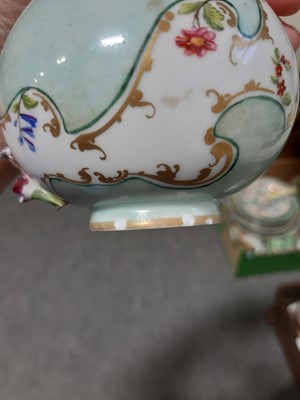 Lot 11 - German porcelain jardinière and vase