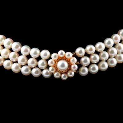 Lot 175 - A three row cultured pearl choker necklace.