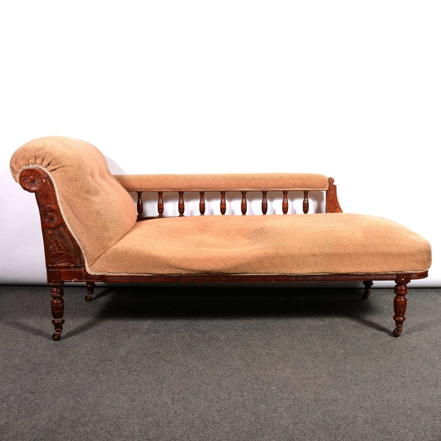 Lot 428 - Edwardian stained walnut chaise longue