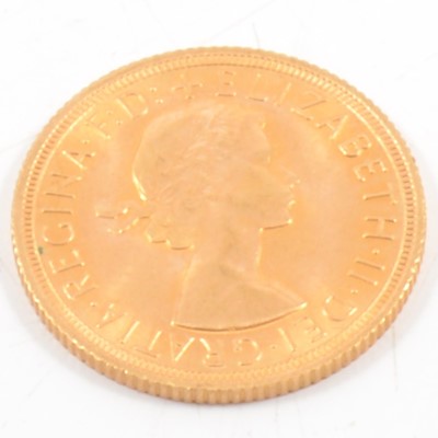 Lot 188 - Elizabeth II gold Sovereign, 1967, 8g