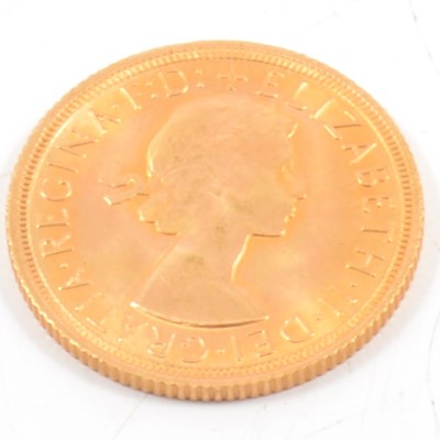 Lot 189 - Elizabeth II gold Sovereign, 1967, 8g