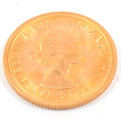 Lot 192 - Elizabeth II gold Sovereign, 1967, 8g