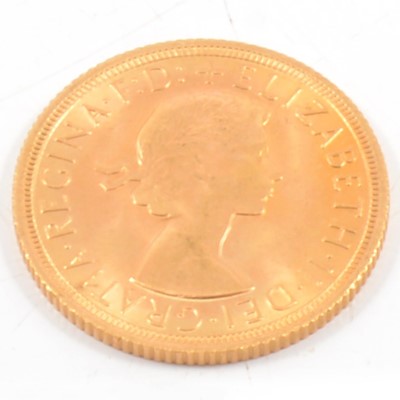 Lot 198 - Elizabeth II gold Sovereign, 1967, 8g