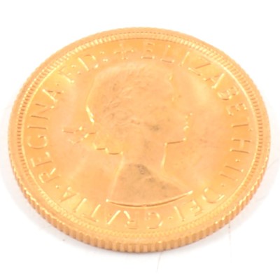 Lot 199 - Elizabeth II gold Sovereign, 1967, 8g