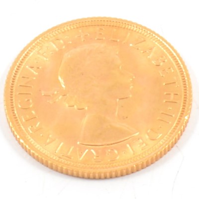 Lot 200 - Elizabeth II gold Sovereign, 1967, 8g