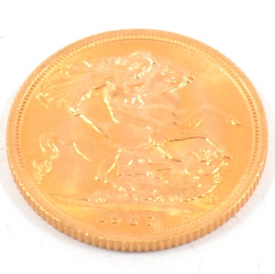 Lot 201 - Elizabeth II gold Sovereign, 1967, 8g