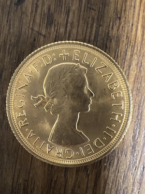 Lot 201 - Elizabeth II gold Sovereign, 1967, 8g