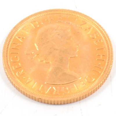 Lot 202 - Elizabeth II gold Sovereign, 1967, 8g