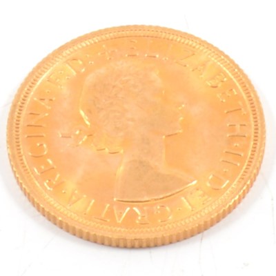 Lot 203 - Elizabeth II gold Sovereign, 1967, 8g