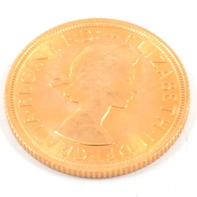 Lot 204 - Elizabeth II gold Sovereign, 1967, 8g