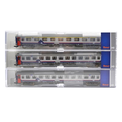 Lot 194 - Three Roco HO gauge model railways passenger coaches