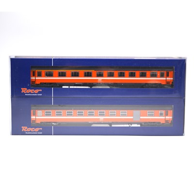 Lot 141 - Roco HO gauge model railway 2-car passenger coach pack, ref 64001 SNCF 51 87