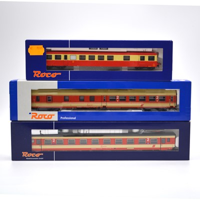 Lot 299 - Three Roco HO gauge model railway passenger coaches