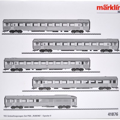 Lot 372 - Marklin HO gauge model railway 5-car passenger coach set, ref 41876 Tee- set PBA Rubens