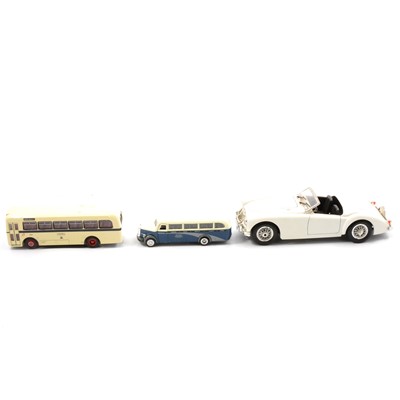 Lot 111 - A large quantity of loose die-cast and plastic model cars and vehicles