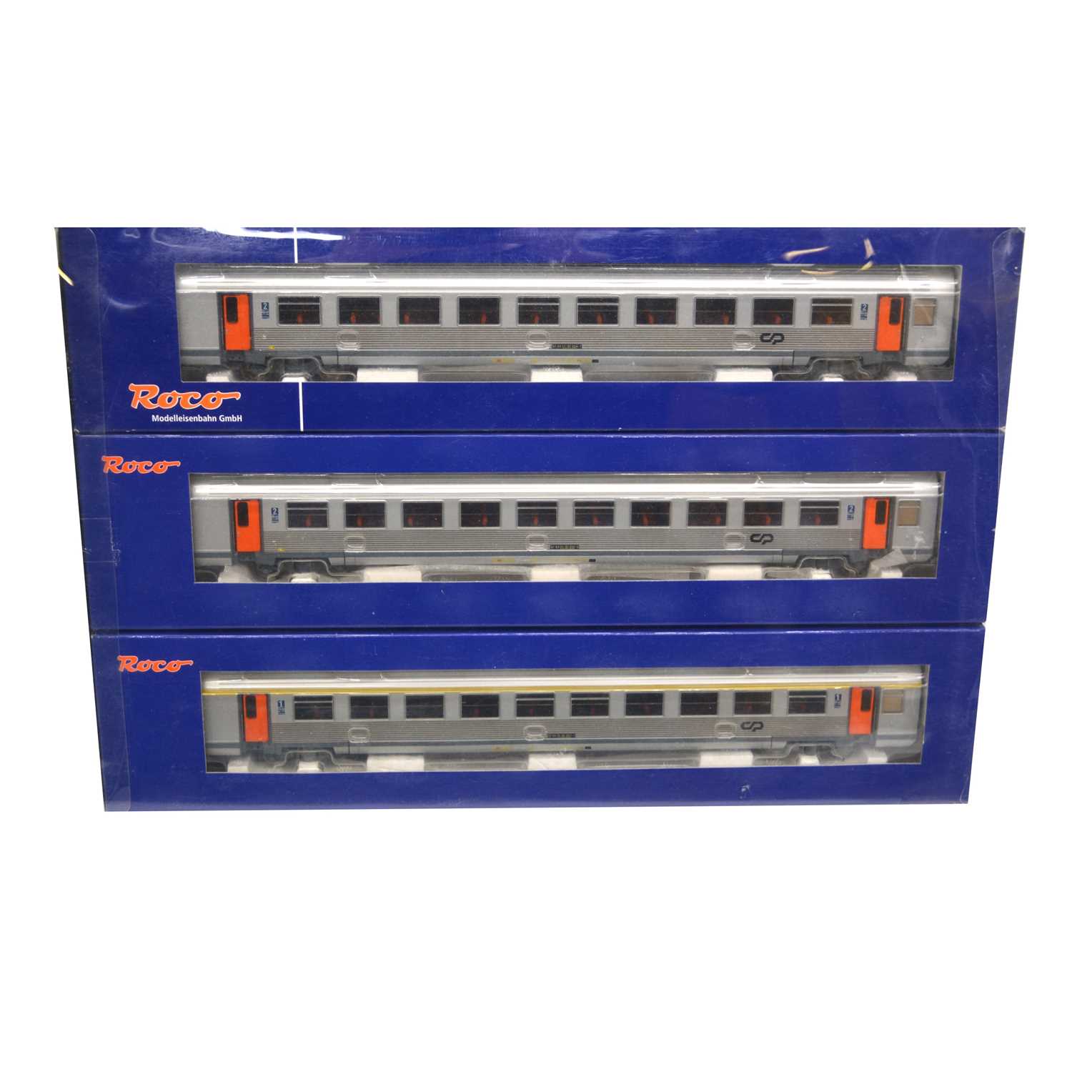 Lot 345 - Roco HO gauge model railway 3-car passenger