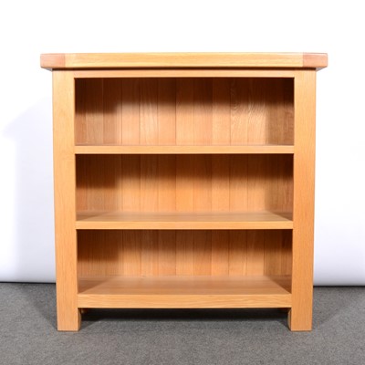 Lot 367 - Modern light oak open bookcase