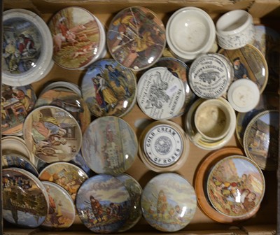 Lot 34 - Collection of Prattware pot lids and a pearlware nursery mug