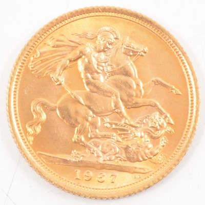 Lot 154 - Elizabeth II gold Sovereign, 1967, 8g