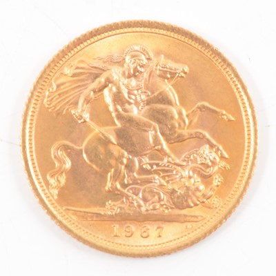 Lot 156 - Elizabeth II gold Sovereign, 1967, 8g